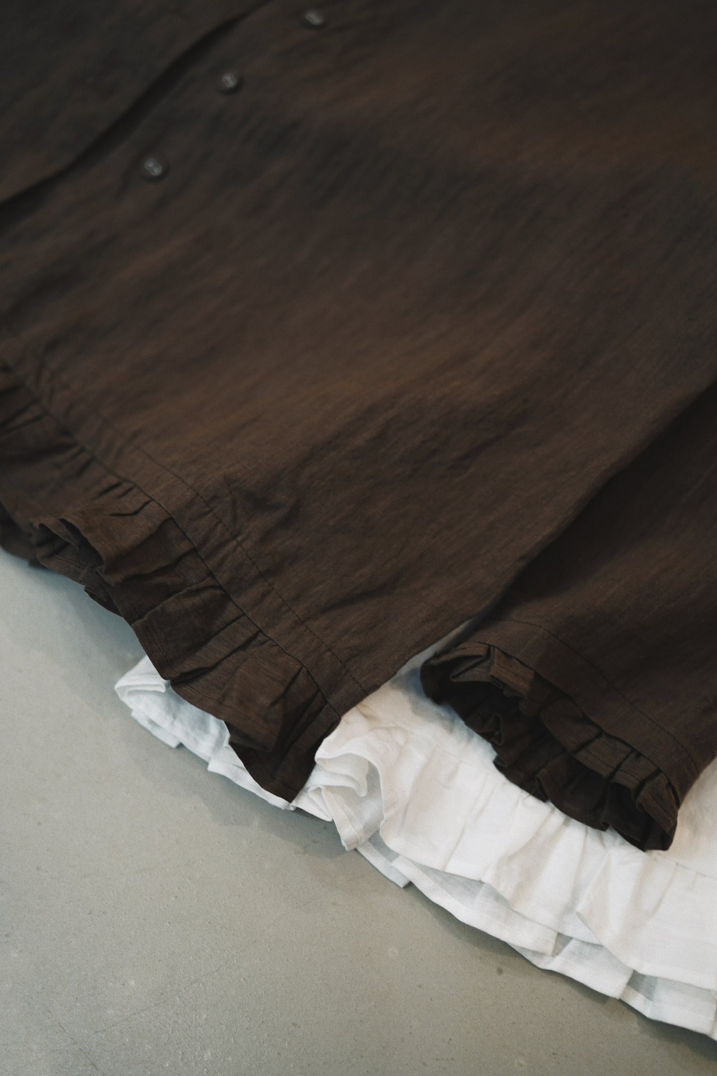 麻質ruffle top