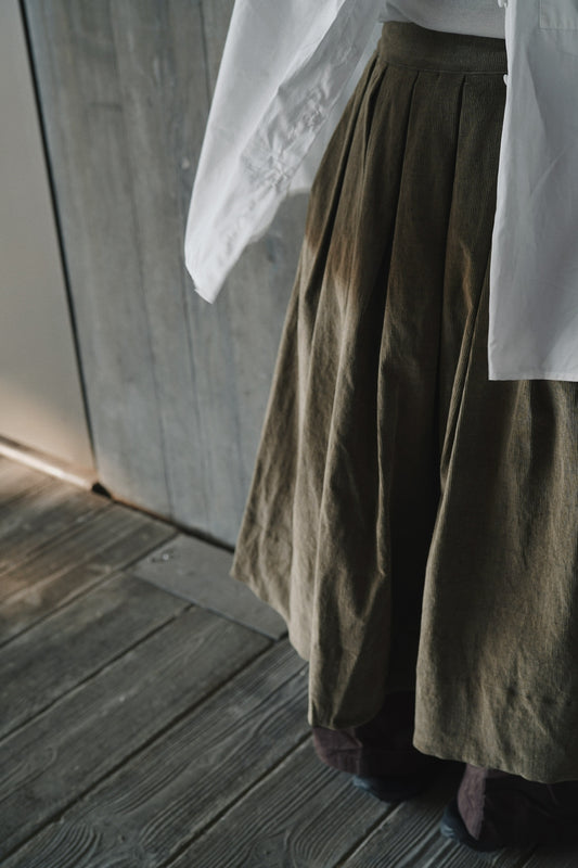 絨毛坑紋條打褶裙