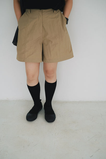 風褸質短褲