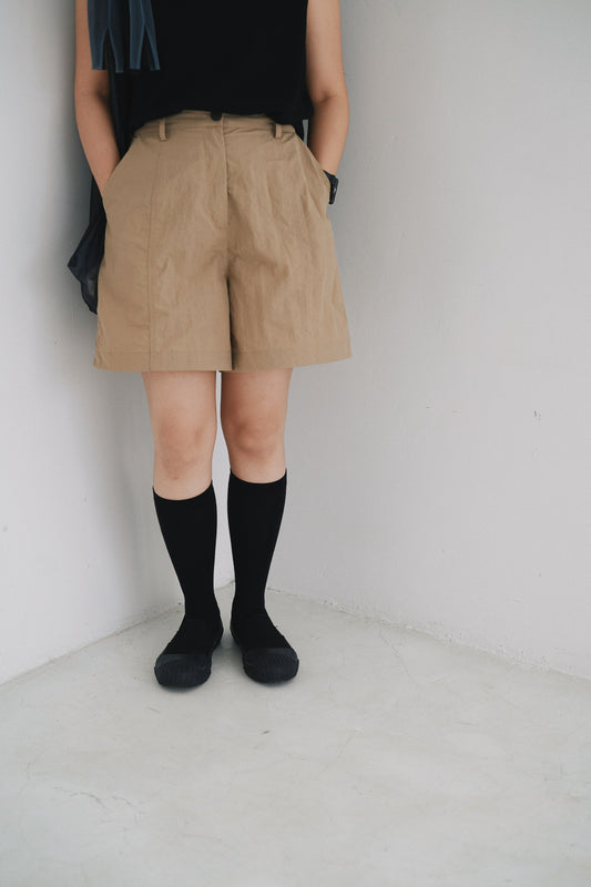 風褸質短褲